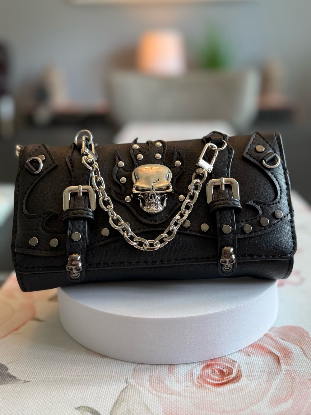 Kenio Styles Black Skull Crossbody, nwot